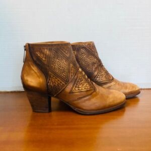 Veracruz, Spain, Womens  Embossed Leather Ankle Boots,  10 /  41.